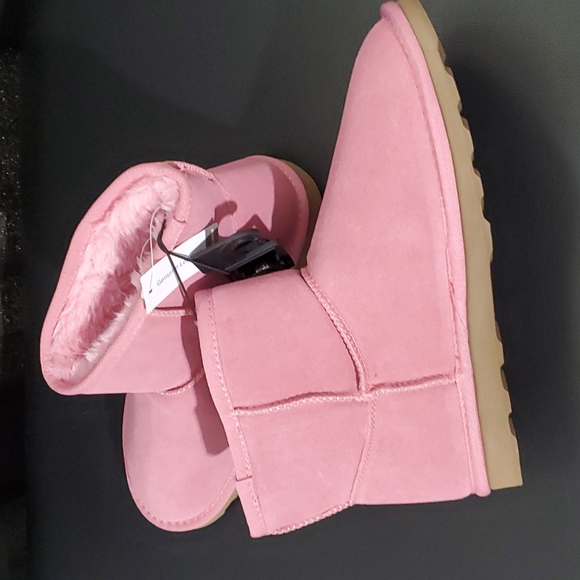 Women's Suede Winter Boots - Picture 10 of 17